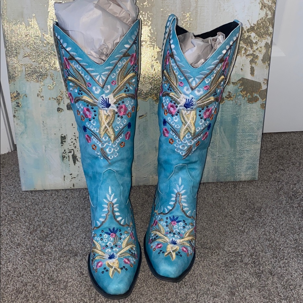 Embroidered Turquoise Western Boots - Picture 4 of 9